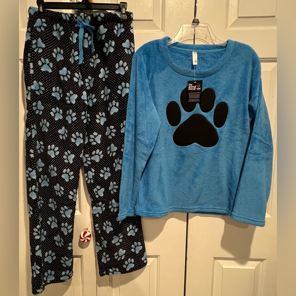 NWT 🐾 2Pc PJ Set -Blue & Black Fuzzy Fleece Set - Blue Paw Top & Matching Pants